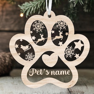 Hondenornament SVG - gepersonaliseerd ontwerp met hondenpoot, aangepast kerstdecor, kerstbal en kouslabel, digitale download