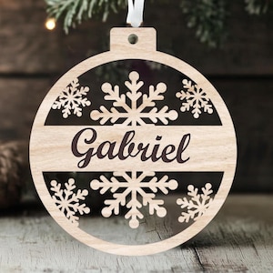 Gepersonaliseerde kerstornament - aangepaste naam houten kerstboomdecor - lasergesneden kerstballen - cadeaukaartjes - gravure - Glowforge kerstornament