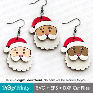 Pode incluir: Três brincos de Papai Noel com chapéus vermelhos, barbas brancas e pele bronzeada. Os brincos são feitos de madeira e têm ganchos prateados. A imagem inclui o texto "Este é um download digital. Nenhum item será enviado."