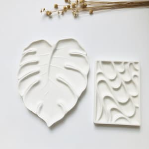 Ceramic Watercolor Palette, Monstera Leaf  Artist Ceramic Palettes, Gift for Painters, Ceramic Palette，Porcelain Palette