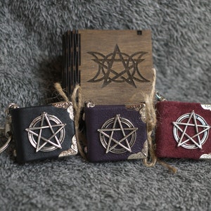 Dreifach Mond's Hekate's Wicca's handgemachte Leder Schlüsselanhänger Kraftpapier Notizbuch in Holzbox