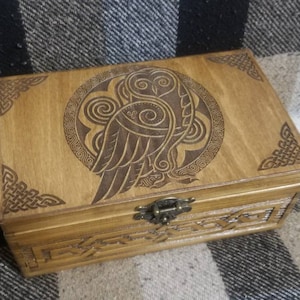 Plus grande boîte à bijoux/coffret à bijoux en bois sur le thème de la chouette celtique