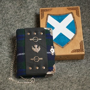 Série Thistle of Scotland Cahier de notes fait main en laine gris dans une boîte en bois