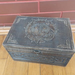 El joyero más grande con compartimento secreto, diseño de lince celta, con sección oculta, 11x8x6 pulgadas.