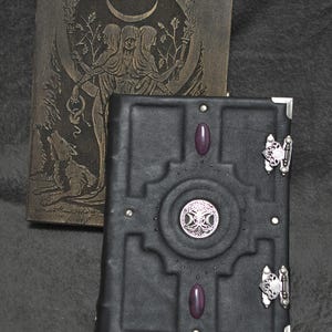 Grimorio nero Quaderno in pelle fatto a mano con carta artigianale in scatola di legno