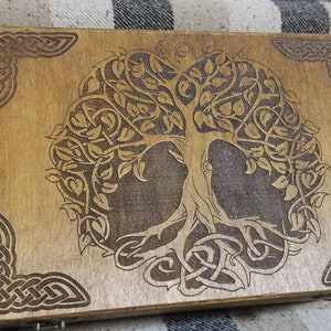 Gigantische houten kist/sieradendoos/kistje met Keltisch levensboomthema - 35×25×15 cm, UPS-verzending