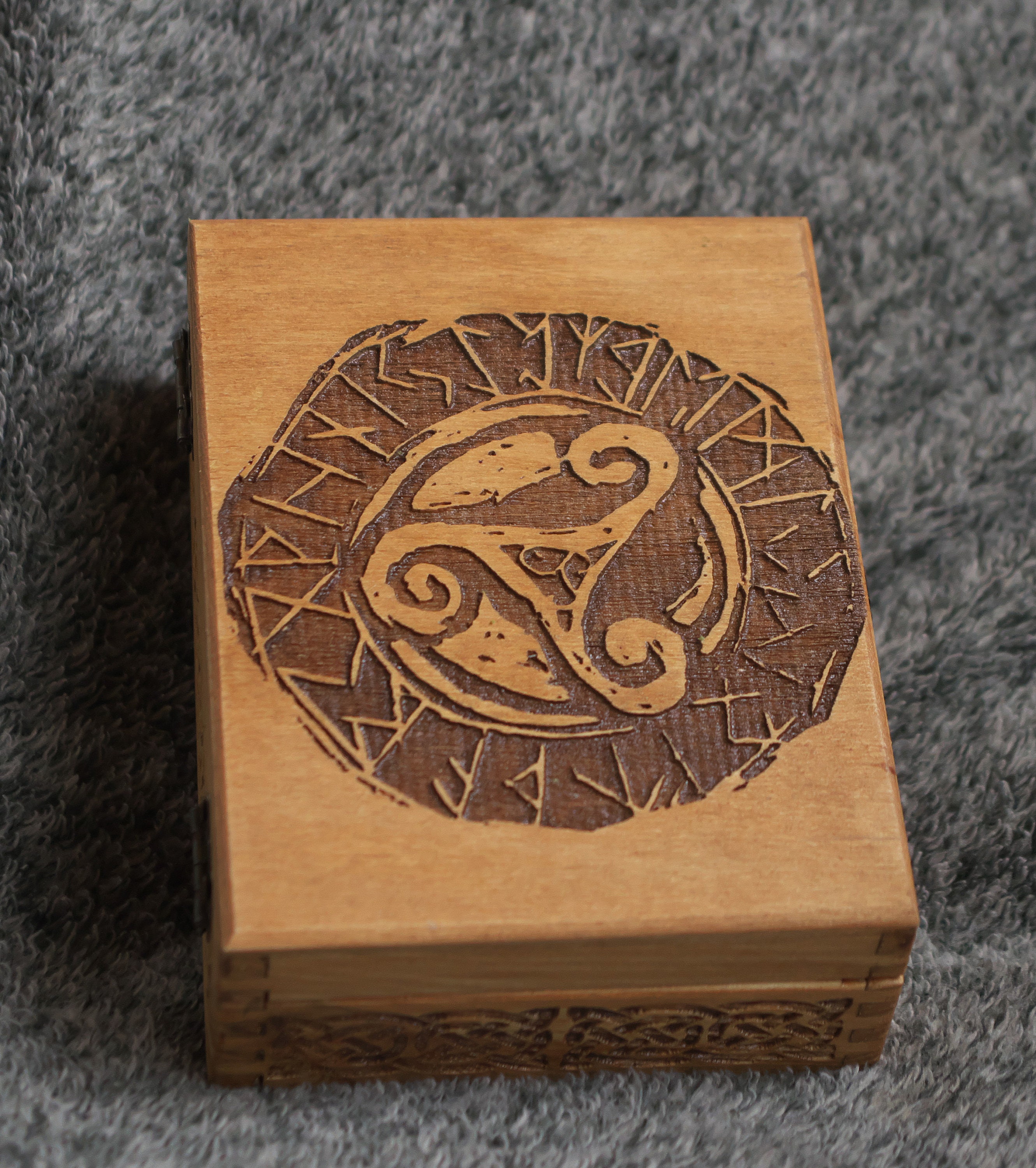 Diario De Piel Genuina Con Símbolo Celta Triskelion – Hecho A Mano, Comercio Justo, 13.5x18.5 Cm, Papel De Algodón Reciclado