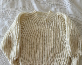 Kid's fisherman's rib jumper sweater, cream in colour with round neck.