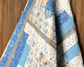 Quilted Patchwork 'Circus Carnival– Blue' Tummy Time Blanket