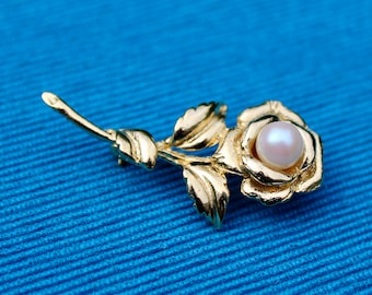 Vintage Rosen-Brosche mit Perle und vergoldeten Blütenblättern und Stiel