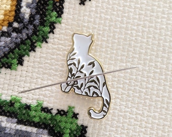Golden Cat | Needle Minder
