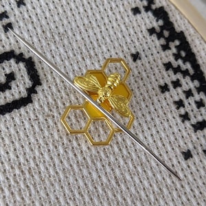 Needle Minder | Honeycomb