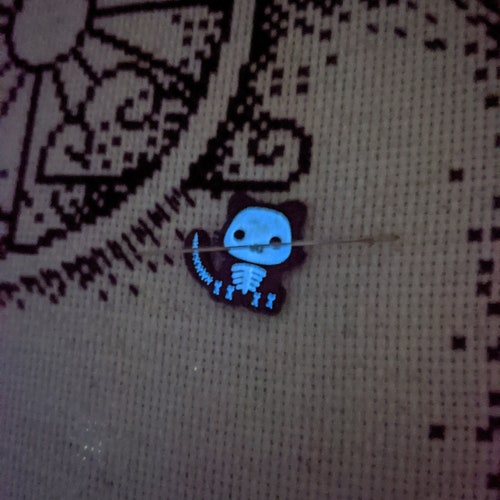 Kitty squelette phosphorescent | Aide-mémoire