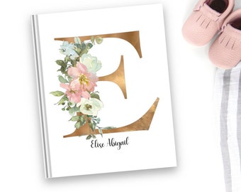 Babyboek met bloemenmonogram | Gepersonaliseerd babyboek, nieuw babycadeau, boek voor babymeisje, kraamcadeau, cadeau voor nieuwe ouders