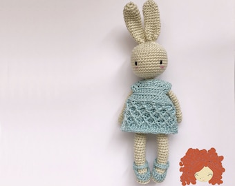 Modèle au crochet. Avril, la petite fille-lapin. ANGLAIS SEULEMENT.