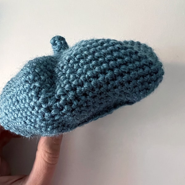 Boina para Muñecas Amigurumi. Patrón de Ganchillo