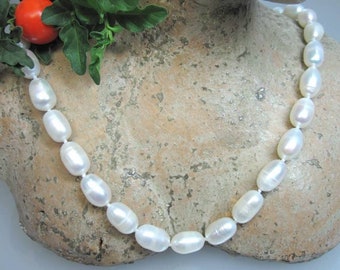 Super inexpensive finished cultured pearl necklace with top luster white