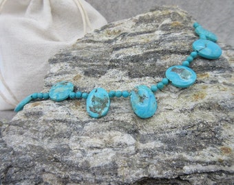 Armband streng gemaakt van echte turquoise edelsteen