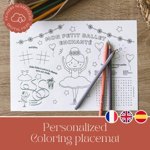 Peut inclure: Un set de table à colorier personnalisé avec une illustration de ballerine et le texte "Mon Petit Ballet Enchanté." Comprend un labyrinthe, un morpion et une recherche de mots. Deux crayons reposent sur le set de table. Fichiers numériques.