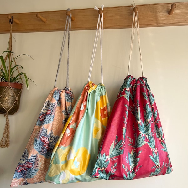 Drawstring laundry bag travel bag GP&J Baker floral glazed cotton vintage eighties fabric