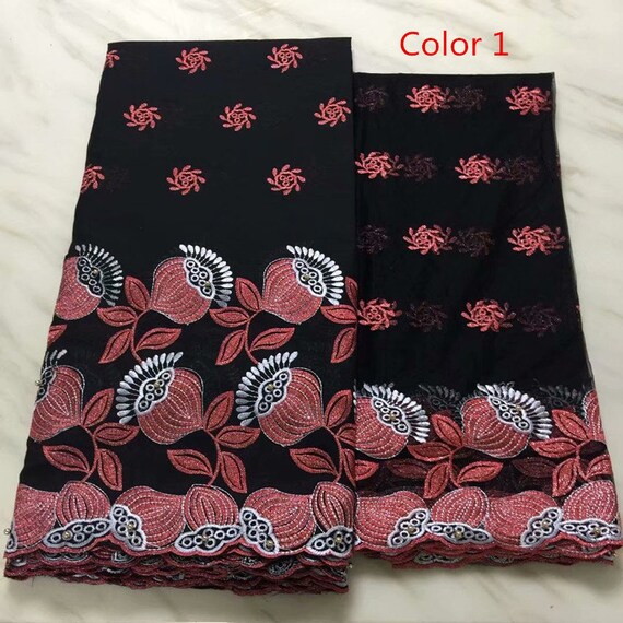 Tissu africain de dentelle en tissu tissu en Swiss Voile de dentelle en coton de 5 yards un avec chemisier 2 yards dans ensemble pour robe de mariée b14639 Tissu africain de dentelle en tissu tissu en Swiss Voile de dentelle en coton de 5 yards un avec chemisier 2 yards dans ensemble pour robe de mariée b14639