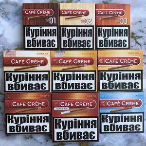 Set van Café Crème Cigarillo's, lege cigarillo's, kartonnen dozen, lege cigarillo's, pakjes + bonus sigarettenpakjes uit Oekraïne