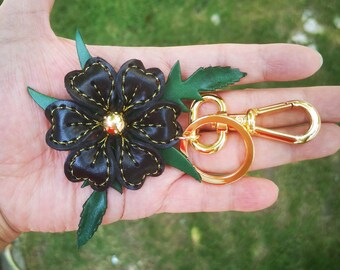 Flor de couro preta, pingente de couro para bolsa, chaveiro de couro com flores.