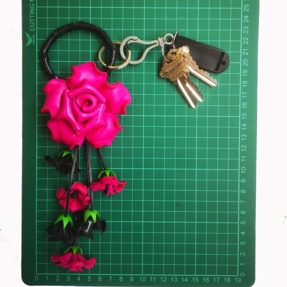 Ciondolo In Pelle Fatto A Mano – Foglia E Fiore Di Rosa – Portachiavi Bohémien Per Borsa – Colore Blu