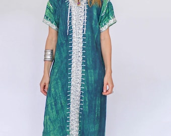 Vestido caftán étnico vintage de algodón bordado de los años 70, verde y blanco. Talla XS-S