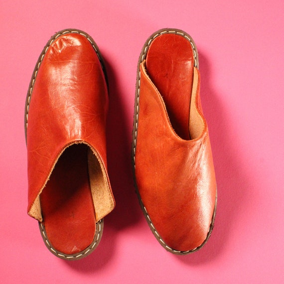 Vintage 1970s Deadstock Leather Slippers, Handmade Brown Babouche Mules, slip ons Size EU 34-34.5