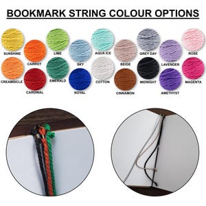 Puede incluir: Imagen que muestra una variedad de opciones de color de cuerdas para marcap&aacute;ginas. El texto "BOOKMARK STRING COLOUR OPTIONS" est&aacute; en la parte superior. Hay 18 opciones de color, incluyendo Sunshine, Carrot, Lime, Sky, Aqua Ice, Beige, Grey Day, Lavender y Rose. La imagen tambi&eacute;n muestra ejemplos de marcap&aacute;ginas.