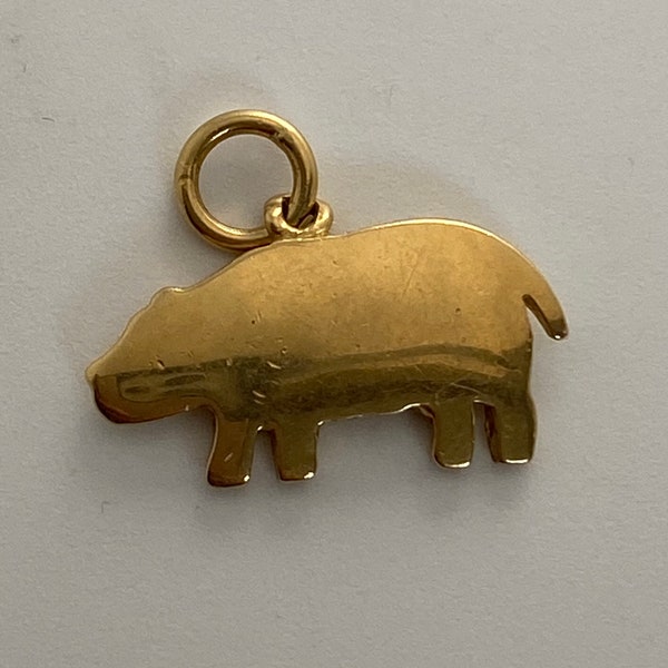 Vintage 1970s 18 karat yellow gold Dodo pig charm pendant by Pomellato, made in Italy.