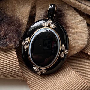 Antique 15kyg Victorian oval locket black onyx and enamel with diamonds in white gold. Rare & collectable circa 1867