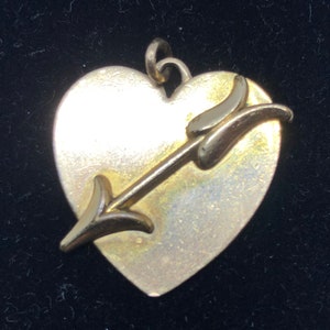 VINTAGE FOSTNER GF heart pendant with a tulip arrow