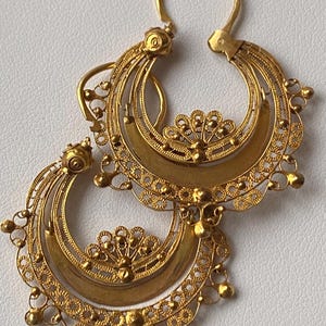 Boucles d'oreilles arrecadas en or jaune 19,2 kt en filigrane, créoles portugaises avec croissants articulés, faites main après 1938