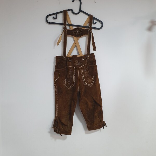 Vintage kids suede shorts with suspenders, size 116, Austrian cottage style, trachten mode, alpen costume