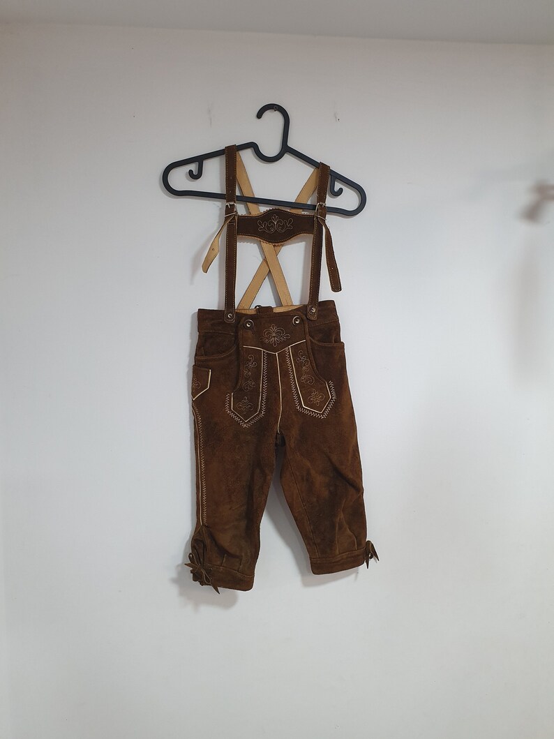 Vintage kids suede shorts with suspenders, size 116, Austrian cottage style, trachten mode, alpen costume zdjęcie 1