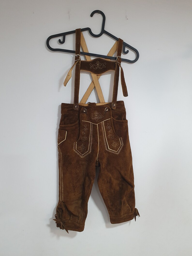 Vintage kids suede shorts with suspenders, size 116, Austrian cottage style, trachten mode, alpen costume zdjęcie 2