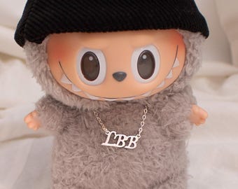 Collar con nombre de Monsters en plata de ley 925, joyería hecha a mano para muñecas.