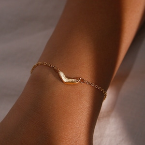 Gold Heart Chevron Bracelet: 16K Plated Jewelry (7.5&quot;)