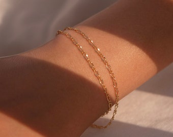 Bracciale placcato oro a doppio strato: ciondolo iniziale personalizzato