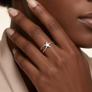 Personlig stjärnring 925 sterlingsilver initialring för kvinnor, justerbar himmelsk stapelring, nätt minimalistisk kosmisk gåva
