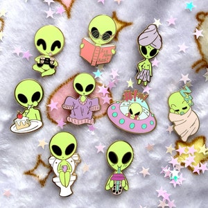Aliens auf der Erde, Alien Emaille Pins, süße Alien Geschenke, süße Pins, süße Pins, Kosmos Ästhetik, uchuu kei, UFO, Pin Geschenke, Pin Sammler