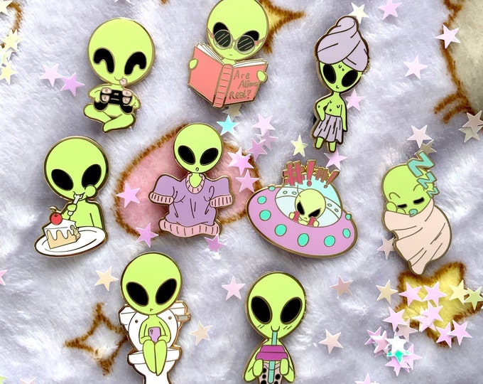 Aliens on Earth, alien enamel pins, cute alien gifts, cute enamel pins, funny pins, space aesthetic, uchuu kei,UFO, pin gifts, pin collector