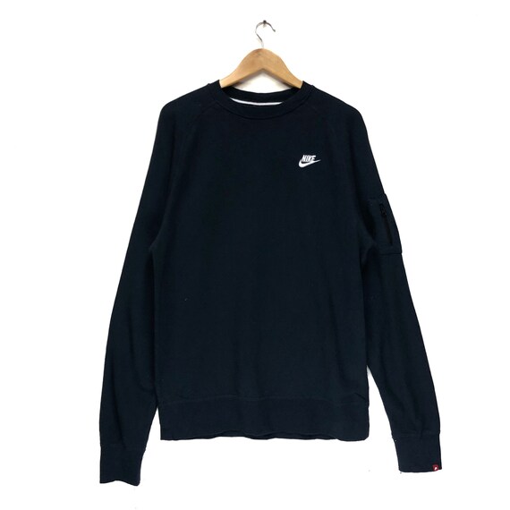 nike small logo crewneck