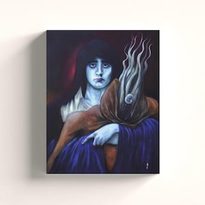 Könnte beinhalten: Ein Ölgemälde zeigt eine düstere Figur, die eine drapierte Form hält. Die Figuren haben blassblaue Haut, und der Hintergrund ist tiefrot. Die drapierte Form hat einen braunen Umhang und eine Ansammlung weißer, tentakelartiger Formen.