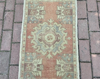 Alfombra pequeña estilo bohemio, alfombra de pelo corto en colores suaves, alfombra desteñida