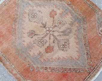 Vintage Turkish Oushak Small Rug 2.3 x 2.4 ft/ 74 x 72 cm