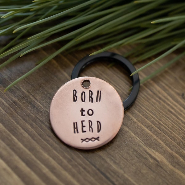 Born to Herd - Médaille de chien personnalisée estampillée à la main