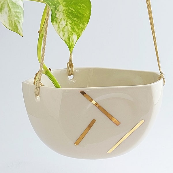 Petite jardinière suspendue blanc doux et or, Pot à plante avec de l'or,Suspension à cactus en poterie moderne,cache-pot à succulente,Hygge.